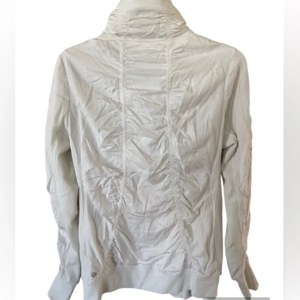 Lululemon 🍋Old School White Lined Ruched Jacket, no hood size 8